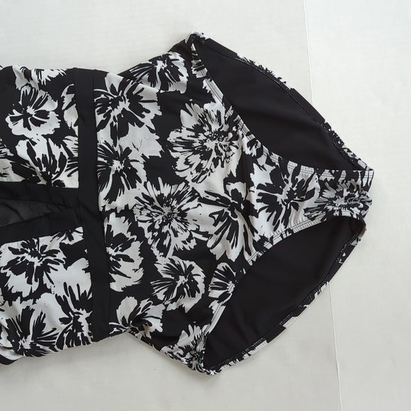 Time and Tru Mesh Floral One Piece Swimsuit XL Black White FLAW 16/18 - Picture 12 of 16